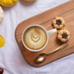 Set Elegant de 6 Căni de Cafea cu Motive Florale Roșii din Porțelan