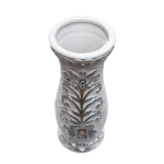 Vază albă mată, decorată cu flori și perle