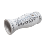 Vază albă mată, decorată cu flori și perle