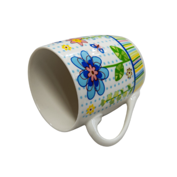 Cană decorată cu flori colorate