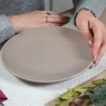 Bucură-te de Eleganța Crem Latte: Set 4 farfurii desert Crem Latte