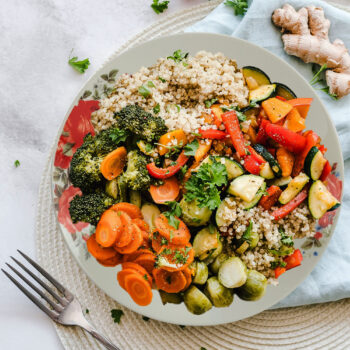 Set 6 farfurii adanci 20 cm x 280 ml, pentru 6 persoane, Ivoire cu trandafir rosu