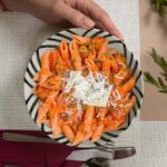 Set farfurii 12 piese, pentru 4 persoane, Hypnosis, Cesiro, Alb ivoire decorat cu linii negre