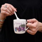 Cana 170 ml, Alb cu design carucior lavanda