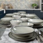 Mese de Neuitat cu Setul pentru 6 persoane 73 piese, Alb Ivoire cu verde deschis