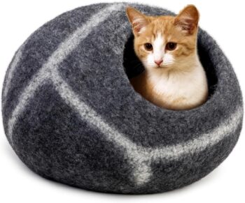 Pat pentru pisici din pâslă Woolygon Premium - Fabricat manual din 100% lână merinos, lână ecologică pentru pisici și pisoi de interior Pat pentru pisici din pâslă Woolygon Premium - Fabricat manual din 100% lână merinos, lână ecologică pentru pisici și pisoi de interior