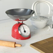 Cantar mecanic de bucatarie ETA Storio 5777 ROSU, 5 kg, precizie 25g, vas 5 L din otel inoxidabil