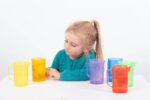 Set de 6 carafe translucide colorate pentru activitati senzoriale